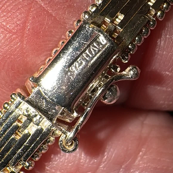 Sterling Silver Italy v shaped necklace. - Picture 4 of 4